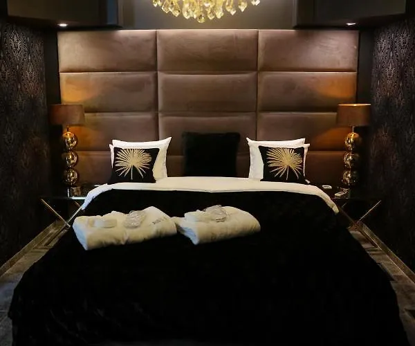 Les M Bed & Breakfast 5*